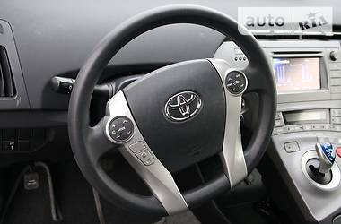Хэтчбек Toyota Prius 2014 в Днепре