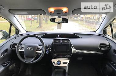 Лифтбек Toyota Prius 2016 в Днепре