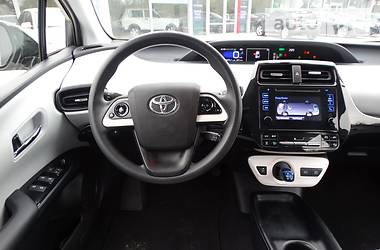 Хэтчбек Toyota Prius 2016 в Днепре