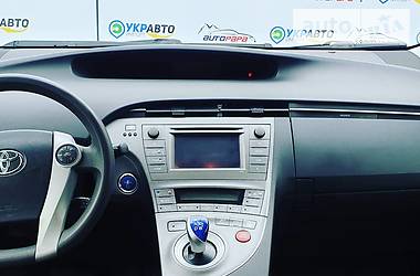 Хэтчбек Toyota Prius 2014 в Днепре