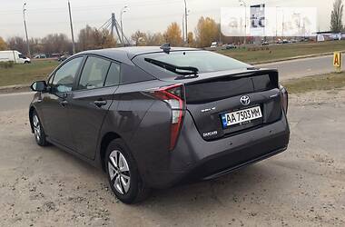 Хетчбек Toyota Prius 2017 в Києві