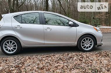 Хетчбек Toyota Prius 2013 в 