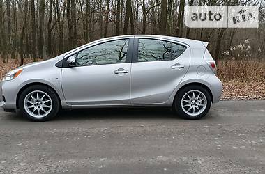 Хетчбек Toyota Prius 2013 в 