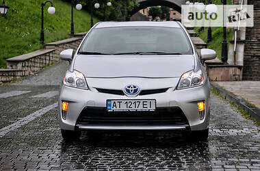 Седан Toyota Prius 2015 в 