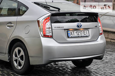 Седан Toyota Prius 2015 в 