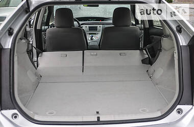 Седан Toyota Prius 2015 в 