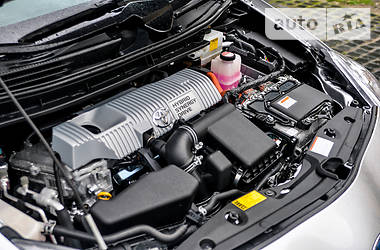Седан Toyota Prius 2015 в 