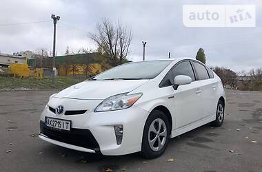 Седан Toyota Prius 2013 в Харькове