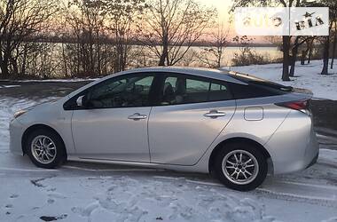 Седан Toyota Prius 2016 в Днепре