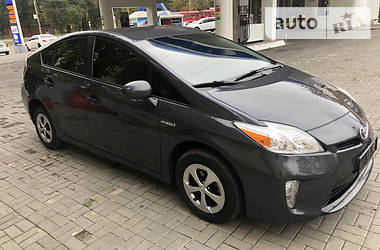 Седан Toyota Prius 2014 в Полтаве