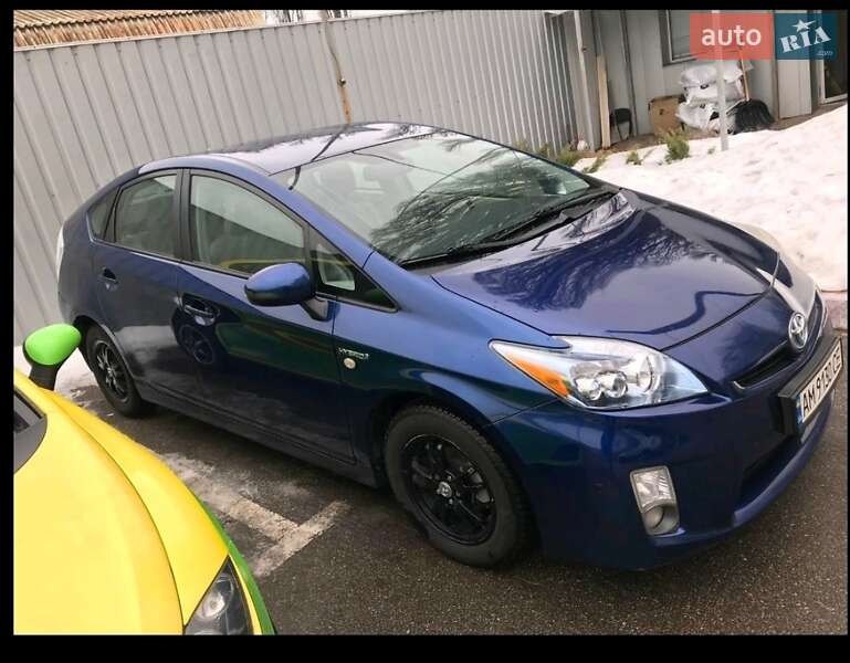 Седан Toyota Prius 2010 в Киеве