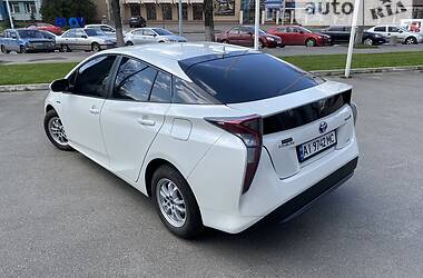 Седан Toyota Prius 2016 в Києві
