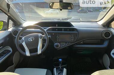 Хэтчбек Toyota Prius 2013 в Днепре