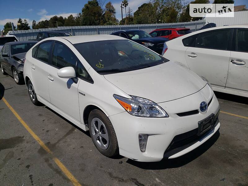 Ліфтбек Toyota Prius 2014 в Києві