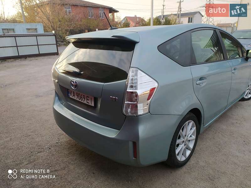 Універсал Toyota Prius 2014 в Чернівцях
