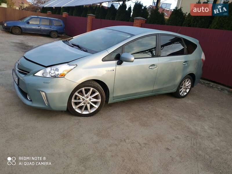 Універсал Toyota Prius 2014 в Чернівцях