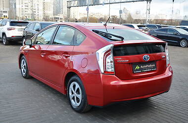 Седан Toyota Prius 2014 в Киеве