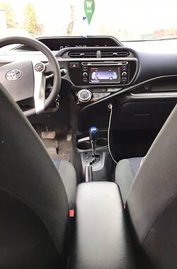 Хэтчбек Toyota Prius 2015 в Городке