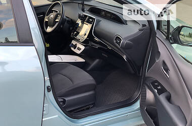 Хетчбек Toyota Prius 2016 в 