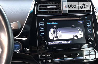 Хетчбек Toyota Prius 2016 в 