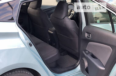 Хетчбек Toyota Prius 2016 в 