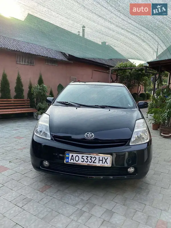 Хетчбек Toyota Prius 2004 в 