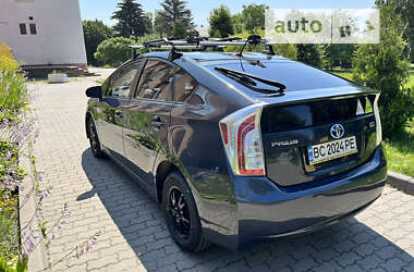 Хэтчбек Toyota Prius 2014 в 