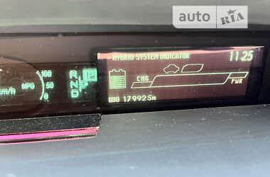 Хэтчбек Toyota Prius 2014 в 