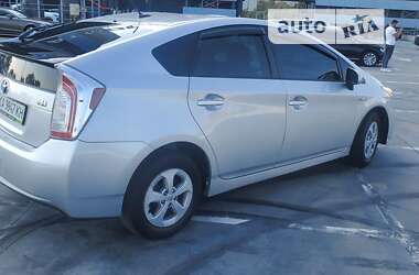 Хэтчбек Toyota Prius 2012 в 