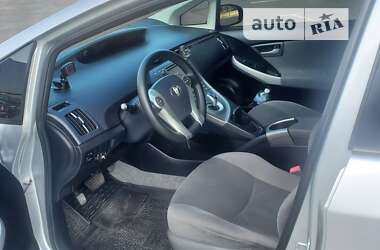 Хэтчбек Toyota Prius 2012 в 