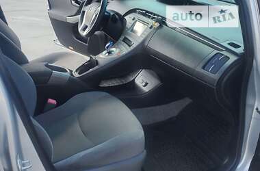 Хэтчбек Toyota Prius 2012 в 
