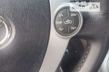 Хэтчбек Toyota Prius 2012 в 
