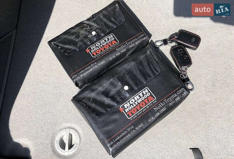 Хэтчбек Toyota Prius 2012 в Киеве