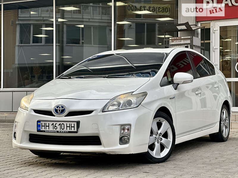 Toyota Prius 1.8 i 16V WT-i CVT (99 Hp)