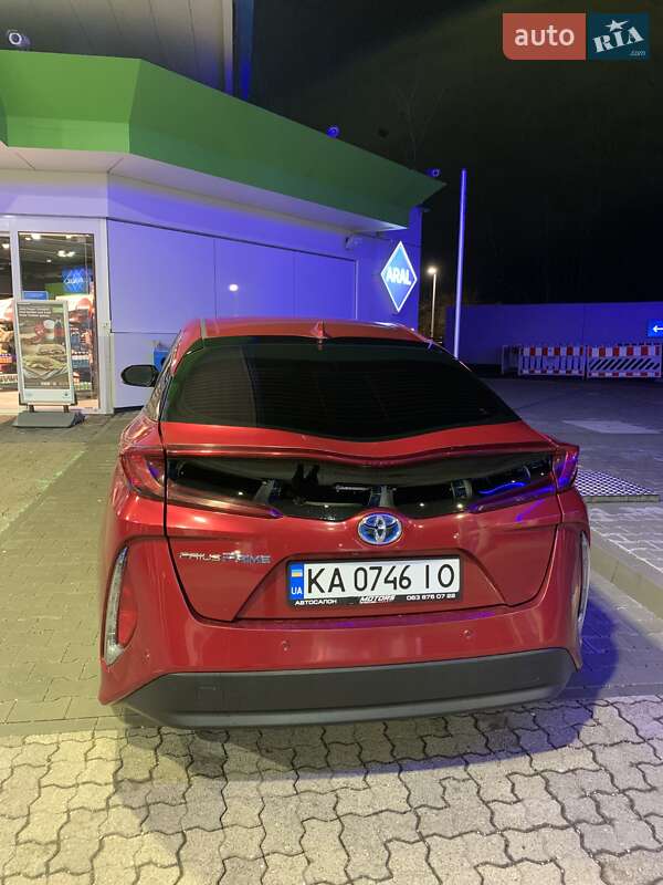 Хэтчбек Toyota Prius 2017 в Львове