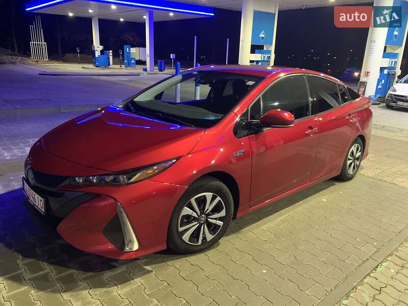 Хэтчбек Toyota Prius 2017 в Львове