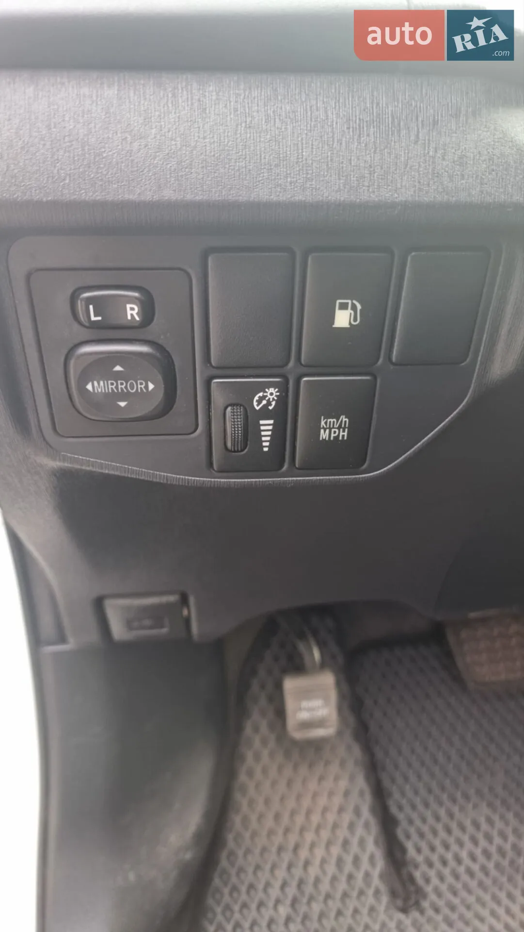 2013 Toyota Prius - мініатюра 2