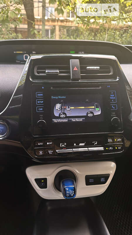 Хетчбек Toyota Prius 2018 в Петропавлівці