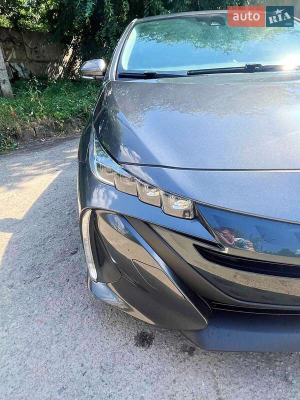 Хетчбек Toyota Prius 2017 в Києві