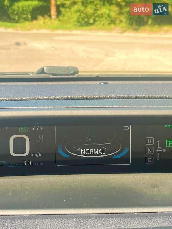 Хетчбек Toyota Prius 2017 в Києві