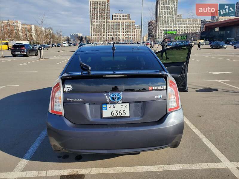 Хетчбек Toyota Prius 2013 в Дніпрі