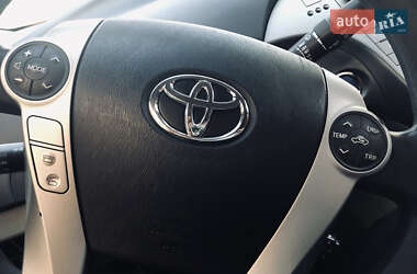 Хэтчбек Toyota Prius 2014 в Луцке