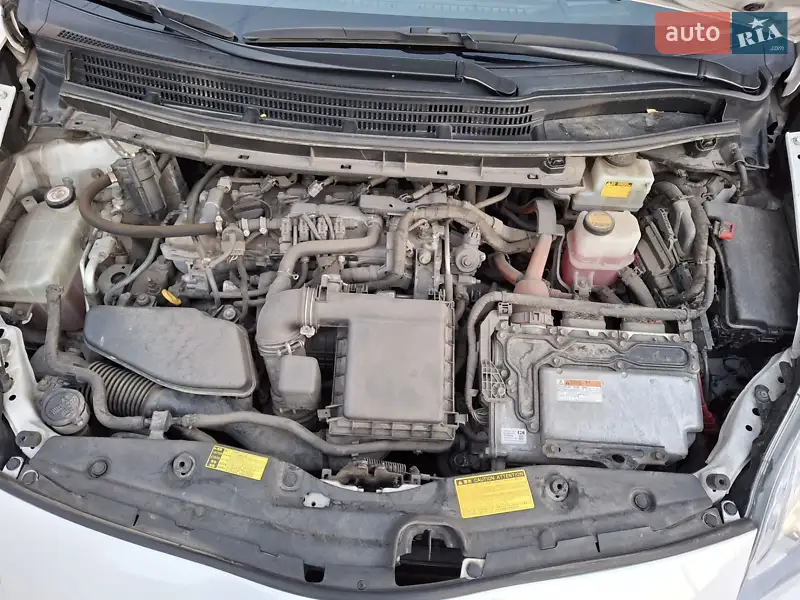 Хэтчбек Toyota Prius 2010 в 