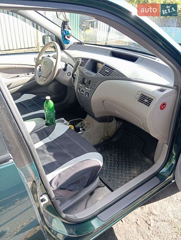 Седан Toyota Prius 2001 в Маньківці