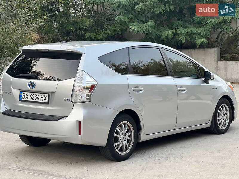 Хетчбек Toyota Prius 2014 в Києві