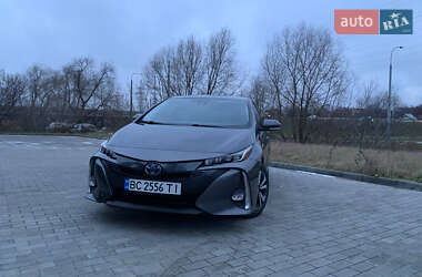 Хэтчбек Toyota Prius 2018 в Львове