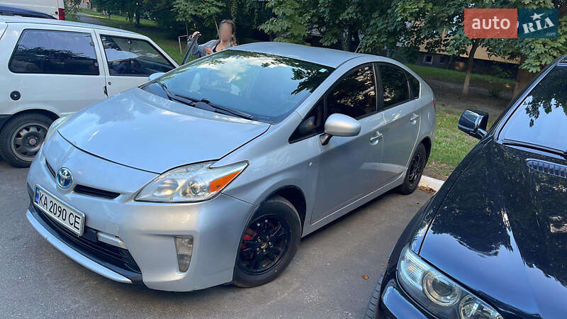 Хетчбек Toyota Prius 2015 в Києві