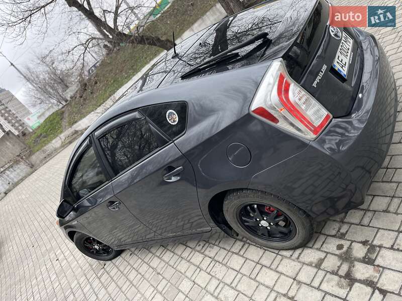 Хетчбек Toyota Prius 2014 в Дніпрі