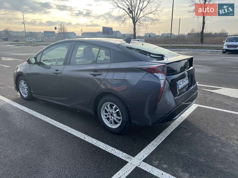 Хэтчбек Toyota Prius 2018 в Луцке