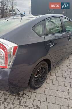 Хэтчбек Toyota Prius 2013 в 